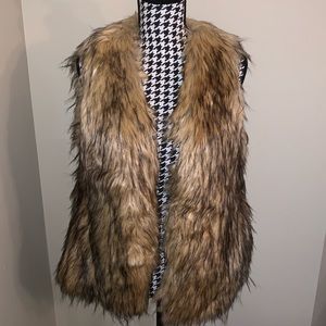 🎉HP🎉 Unreal Fur Faux Fur Vest